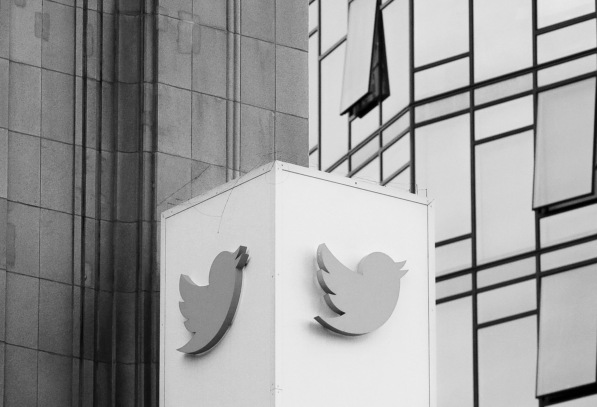 Twitter-False and Viral