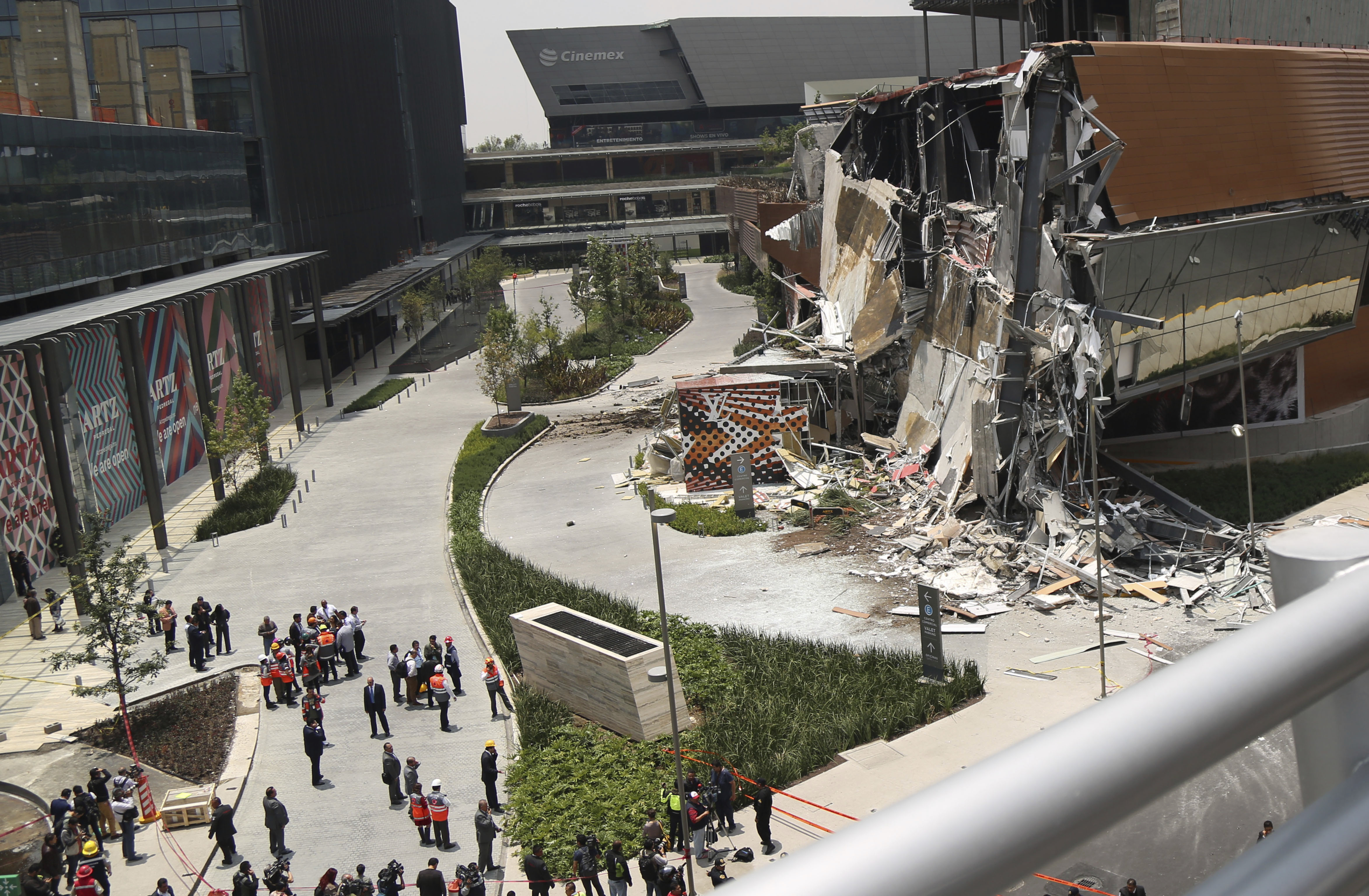 APTOPIX Mexico Mall Collapse