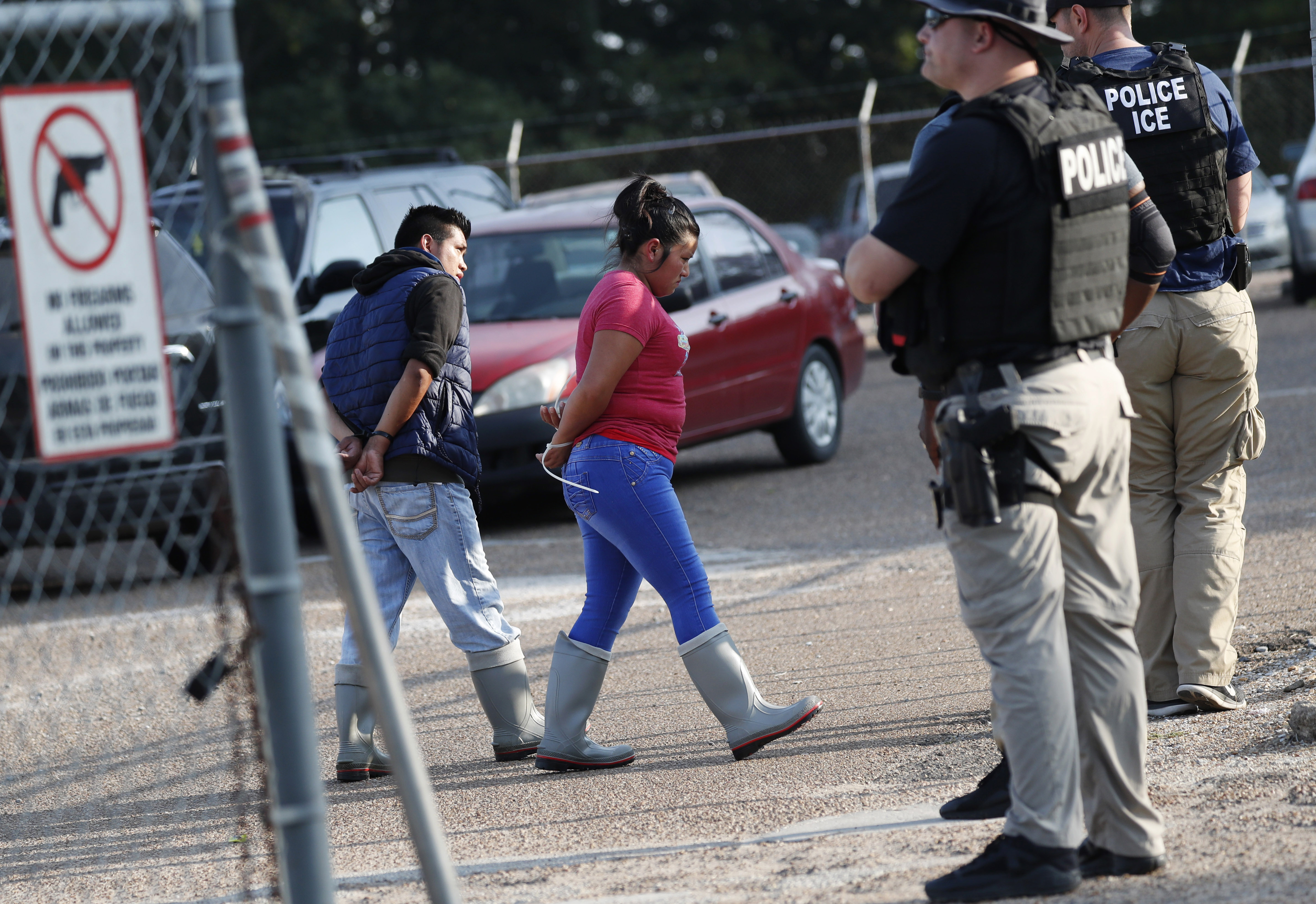 Largest U.S. immigration raids in a decade net 680 arrests Aruba Today