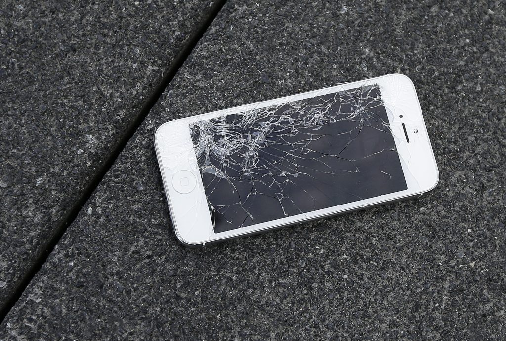 how to fix a cracked iphone screen