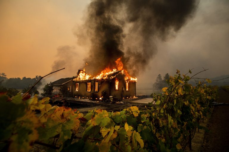 Thousands ordered to leave as Northern California fire rages – Aruba Today