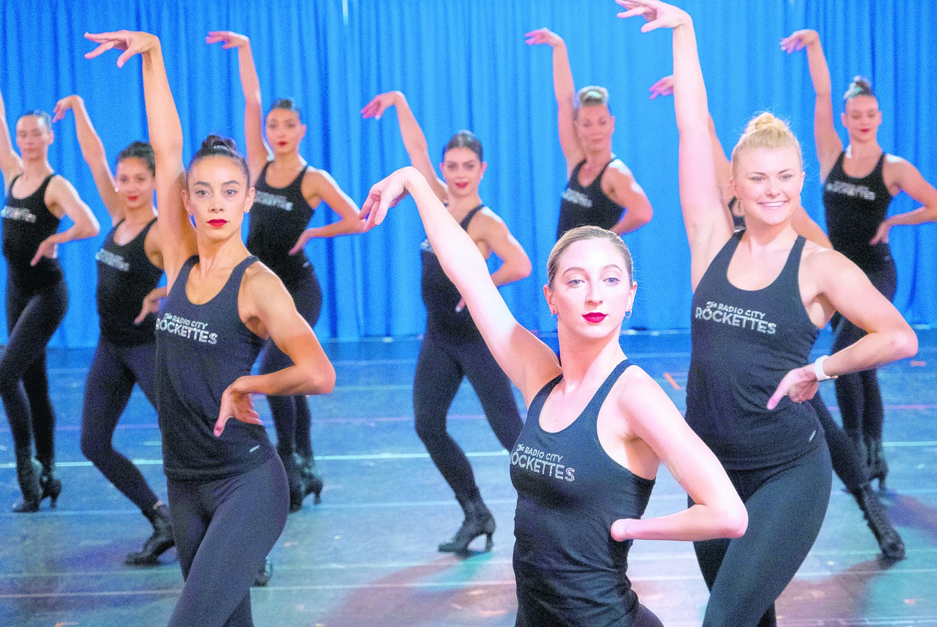 Dancer born with one hand makes Radio City Rockettes history – Aruba Today