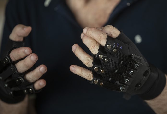 Brazil Pianist Bionic Gloves