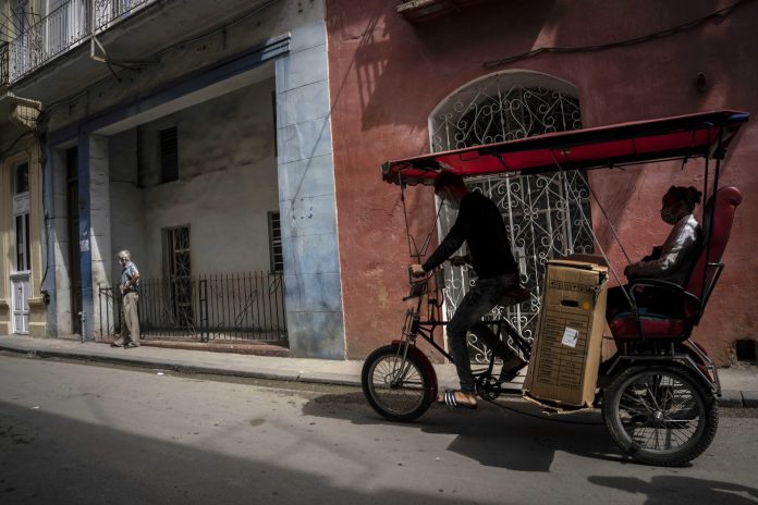 APTOPIX Cuba Daily Life
