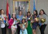 The prime minister gives recognition to Aruban Models who recently competed in international competition