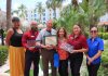 The Aruba Tourism Authority honor loyal visitors on the island! Robert and Angela Kampwart