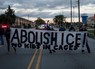 Federal immigration officers in Chicago area will be required to wear body cameras, judge says