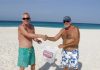 Friends of Aruba lending a helping hand: “Handing-off the official trash bag to Mark”