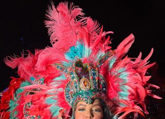 Carnival groups shine in the Lighting Parade in Oranjestad!