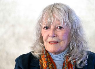 Petula Clark, 93, hopes real singers will survive the AI tide