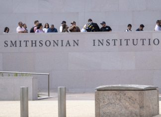 Trump orders disclaimer signs outside museum of American history