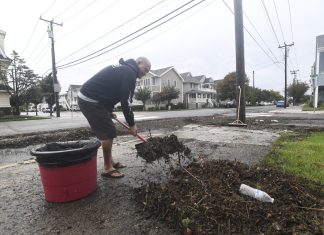 Powerful storm pummels northeast US with rain, high winds