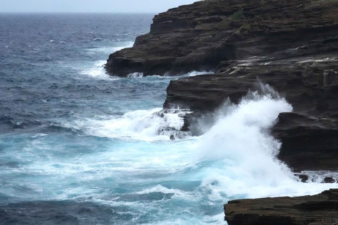 Hawaii prepares for possible brush from Hurricane Lowell