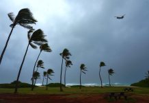 Hurricane Lowell lashes Hawaii’s western islands